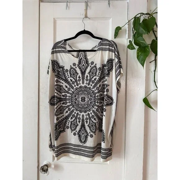 Women’s size 2X extra large, black and white blouse - Picture 1 of 8